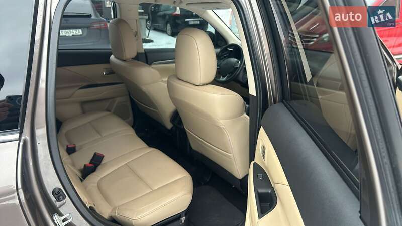 Позашляховик / Кросовер Mitsubishi Outlander 2019 в Хмельницькому