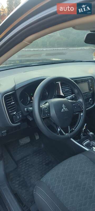 Позашляховик / Кросовер Mitsubishi Outlander 2016 в Знам'янці фото 7 Позашляховик / Кросовер Mitsubishi Outlander 2016 в Знам'янці