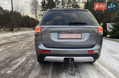 Внедорожник / Кроссовер Mitsubishi Outlander 2015 в Маневичах