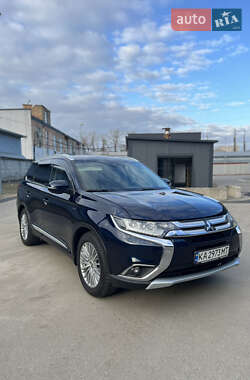 Позашляховик / Кросовер Mitsubishi Outlander 2016 в Києві