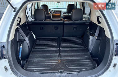 Внедорожник / Кроссовер Mitsubishi Outlander 2015 в 
