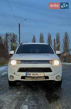 Позашляховик / Кросовер Mitsubishi Outlander 2014 в Рівному