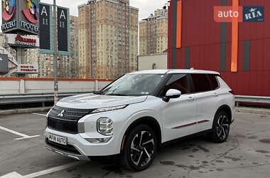 Внедорожник / Кроссовер Mitsubishi Outlander 2022 в Киеве