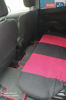 Внедорожник / Кроссовер Mitsubishi Outlander 2007 в 