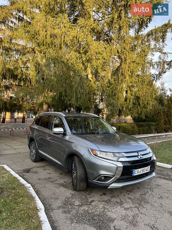 Позашляховик / Кросовер Mitsubishi Outlander 2015 в Корсунь-Шевченківському