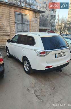 Внедорожник / Кроссовер Mitsubishi Outlander 2013 в 