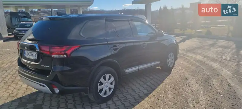 Mitsubishi Outlander 2018 VIN JMBXTGF2WKJ000110 фото оголошення 4 з 48