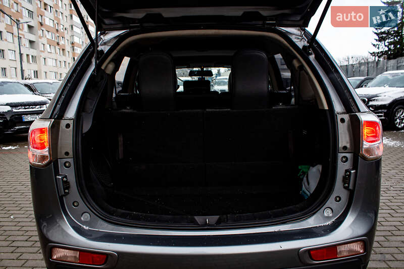 Позашляховик / Кросовер Mitsubishi Outlander 2015 в Львові фото 22 Позашляховик / Кросовер Mitsubishi Outlander 2015 в Львові