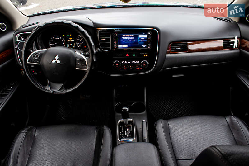 Позашляховик / Кросовер Mitsubishi Outlander 2015 в Львові фото 31 Позашляховик / Кросовер Mitsubishi Outlander 2015 в Львові