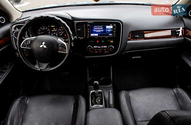 Внедорожник / Кроссовер Mitsubishi Outlander 2015 в 