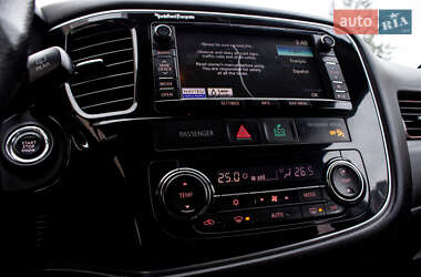 Внедорожник / Кроссовер Mitsubishi Outlander 2015 в 