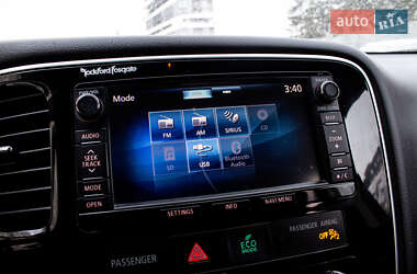 Внедорожник / Кроссовер Mitsubishi Outlander 2015 в 