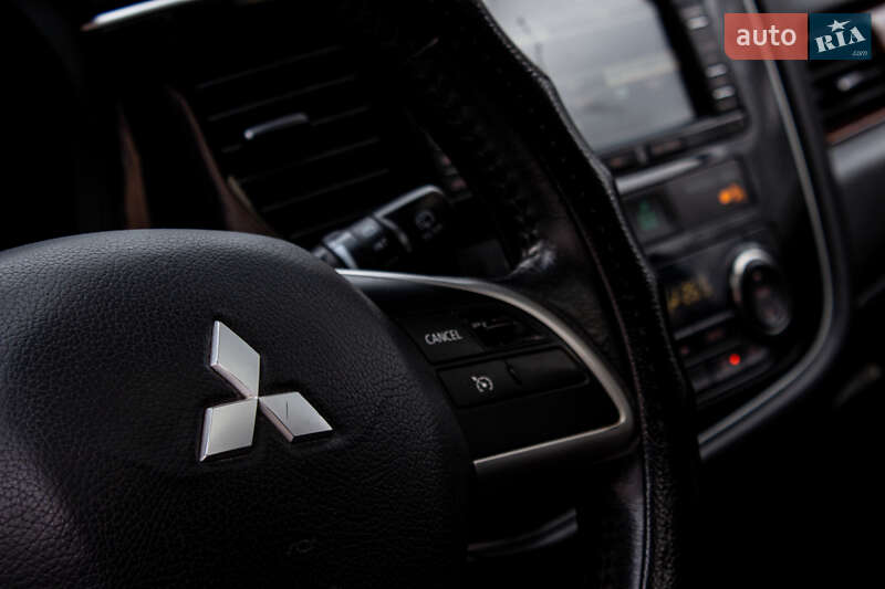 Позашляховик / Кросовер Mitsubishi Outlander 2015 в Львові фото 34 Позашляховик / Кросовер Mitsubishi Outlander 2015 в Львові