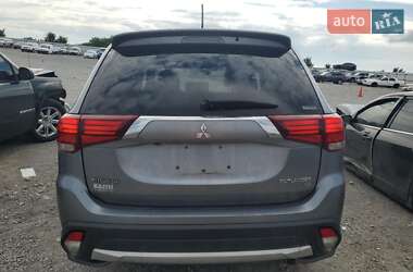 Внедорожник / Кроссовер Mitsubishi Outlander 2016 в Луцке