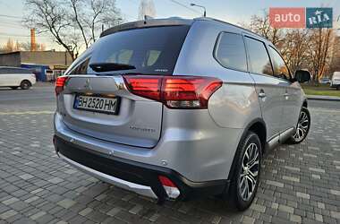 Внедорожник / Кроссовер Mitsubishi Outlander 2017 в Одессе