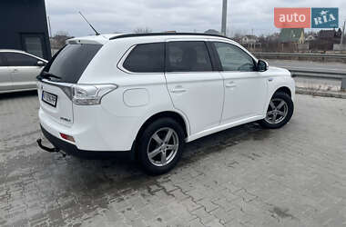 Внедорожник / Кроссовер Mitsubishi Outlander 2013 в Буче