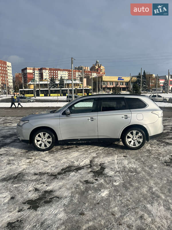 Внедорожник / Кроссовер Mitsubishi Outlander 2013 в Львове