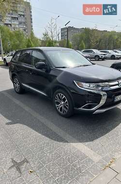 Позашляховик / Кросовер Mitsubishi Outlander 2017 в Львові