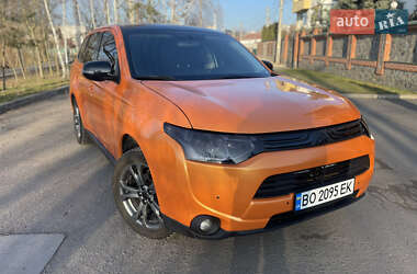 Позашляховик / Кросовер Mitsubishi Outlander 2013 в 