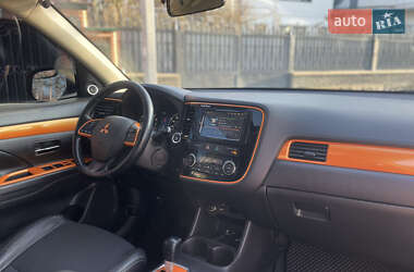 Позашляховик / Кросовер Mitsubishi Outlander 2013 в 