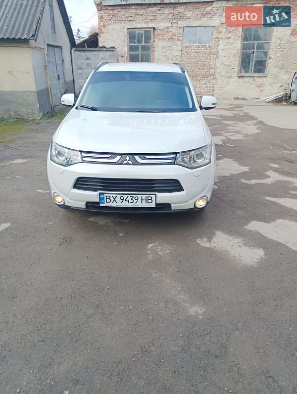 Позашляховик / Кросовер Mitsubishi Outlander 2013 в Чемерівцях