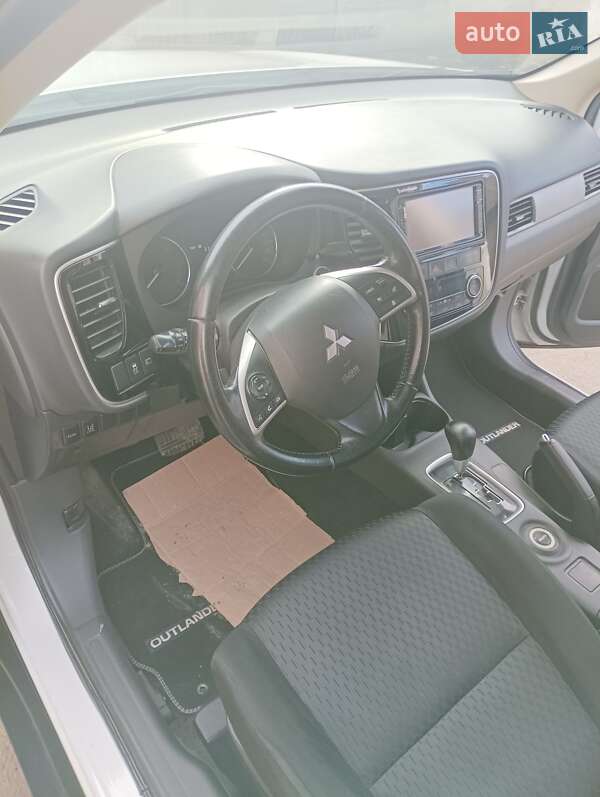 Позашляховик / Кросовер Mitsubishi Outlander 2013 в Чемерівцях