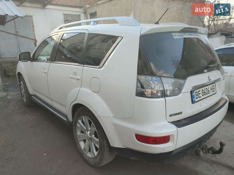 Внедорожник / Кроссовер Mitsubishi Outlander 2010 в Братском