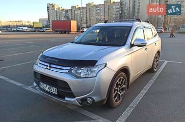 Внедорожник / Кроссовер Mitsubishi Outlander 2014 в Киеве