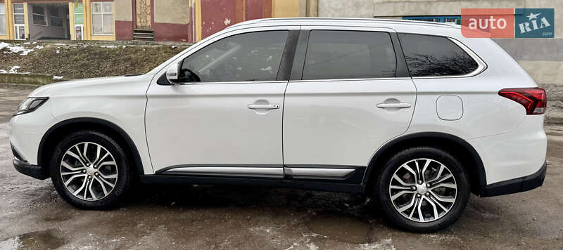 Внедорожник / Кроссовер Mitsubishi Outlander 2018 в Львове