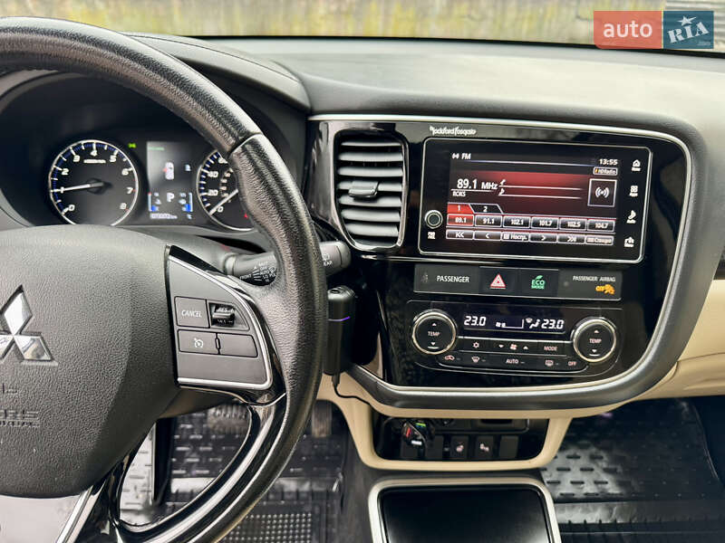 Внедорожник / Кроссовер Mitsubishi Outlander 2018 в Львове