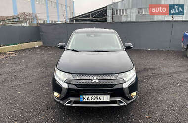 Позашляховик / Кросовер Mitsubishi Outlander 2020 в Києві