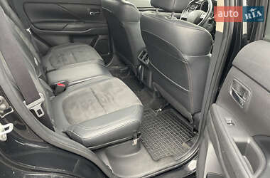 Внедорожник / Кроссовер Mitsubishi Outlander 2020 в 