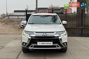 Позашляховик / Кросовер Mitsubishi Outlander 2020 в Києві