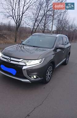 Позашляховик / Кросовер Mitsubishi Outlander 2017 в Кривому Розі