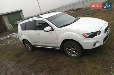 Внедорожник / Кроссовер Mitsubishi Outlander 2011 в 
