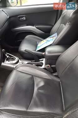 Внедорожник / Кроссовер Mitsubishi Outlander 2011 в 