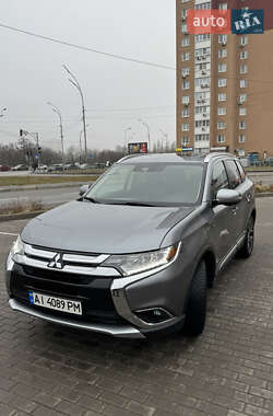 Позашляховик / Кросовер Mitsubishi Outlander 2017 в Києві