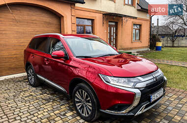 Позашляховик / Кросовер Mitsubishi Outlander 2023 в Чернівцях