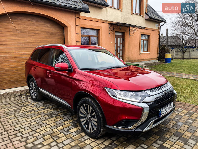 Позашляховик / Кросовер Mitsubishi Outlander 2023 в Чернівцях