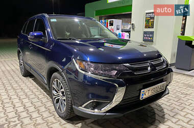 Позашляховик / Кросовер Mitsubishi Outlander 2016 в Одесі