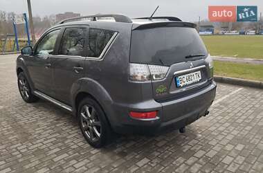 Позашляховик / Кросовер Mitsubishi Outlander 2011 в 