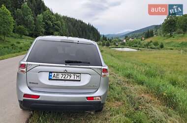 Внедорожник / Кроссовер Mitsubishi Outlander 2013 в 
