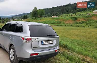 Внедорожник / Кроссовер Mitsubishi Outlander 2013 в 