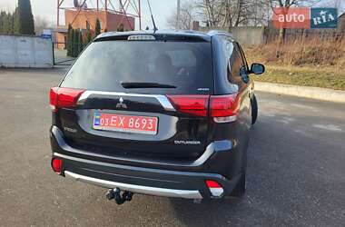 Внедорожник / Кроссовер Mitsubishi Outlander 2016 в 