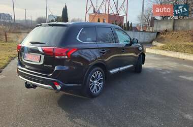 Внедорожник / Кроссовер Mitsubishi Outlander 2016 в 