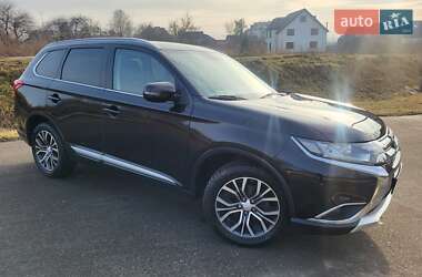 Внедорожник / Кроссовер Mitsubishi Outlander 2016 в 