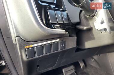 Внедорожник / Кроссовер Mitsubishi Outlander 2016 в 
