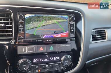 Внедорожник / Кроссовер Mitsubishi Outlander 2016 в 