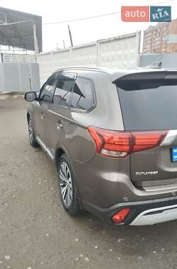 Внедорожник / Кроссовер Mitsubishi Outlander 2020 в Хмельницком