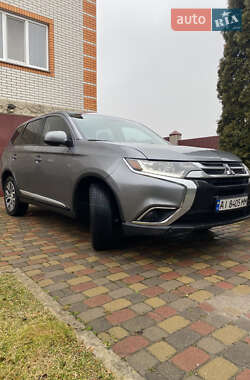 Позашляховик / Кросовер Mitsubishi Outlander 2018 в Києві